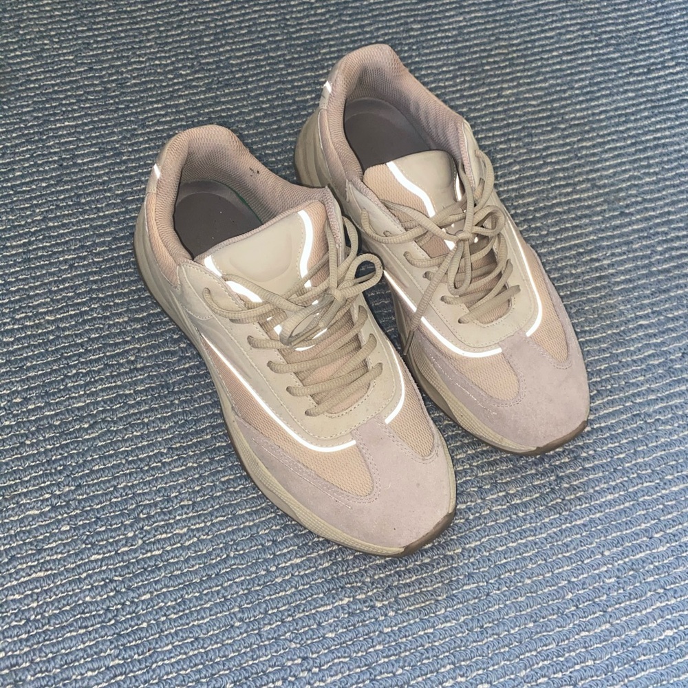 Yeezy style Zara sneakers 3M